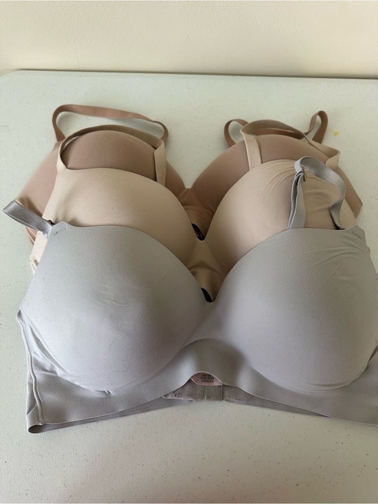 Victoria's Secret Other - Victorias Secret Everyday Smooth bra size 38DD, pre owned- excellent 1145